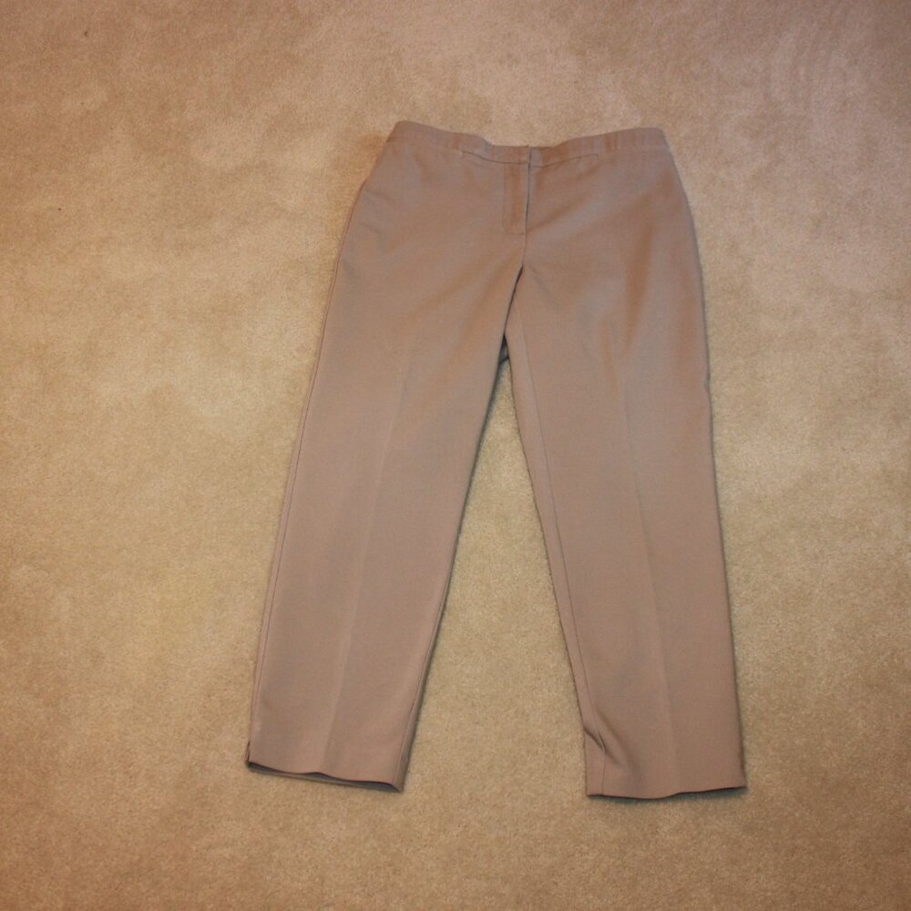 Ruby Rd size 8 beige basic capris - Picture 4 of 11